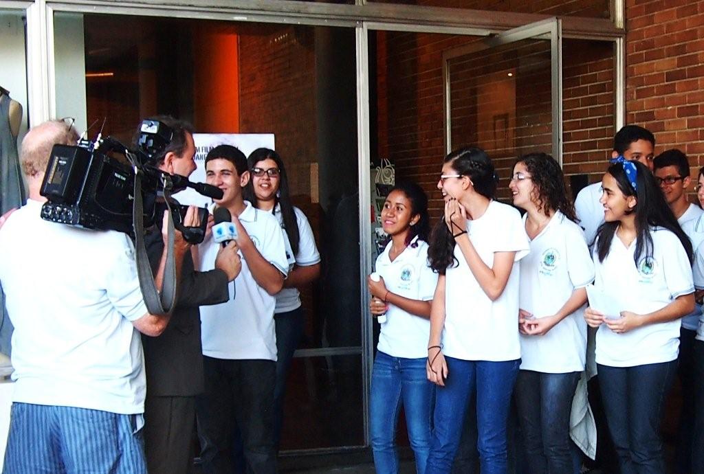 Estudantes da FAETEC entrevistados pelo TV Brasil - MAM Rio Cinemateca